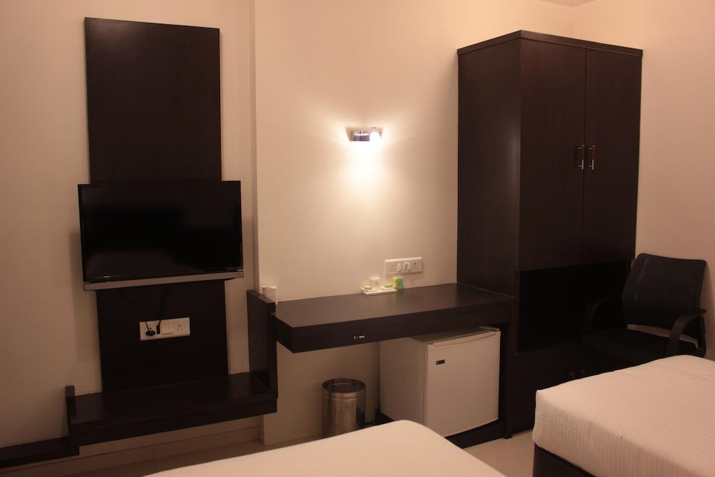 Hotel Magnum Inn Джунагадх Экстерьер фото
