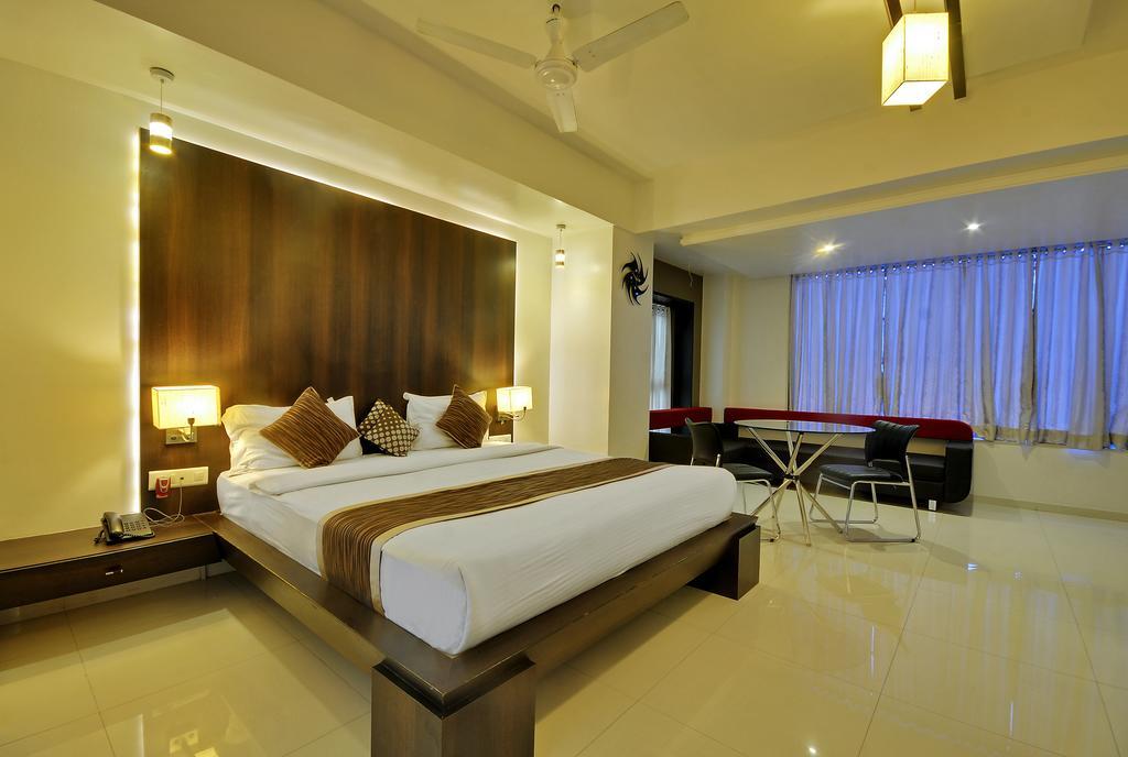 Hotel Magnum Inn Джунагадх Экстерьер фото